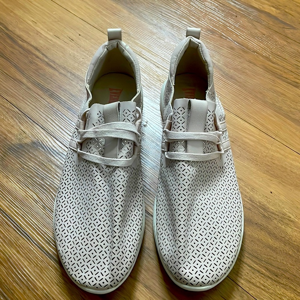 Everlast‎ light pink perforated sneakers